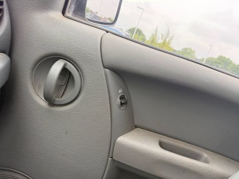 Used 2006 Jeep Liberty Sport AWD/4WD image 30