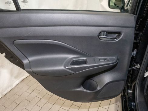 Used 2023 Nissan Versa SV image 8