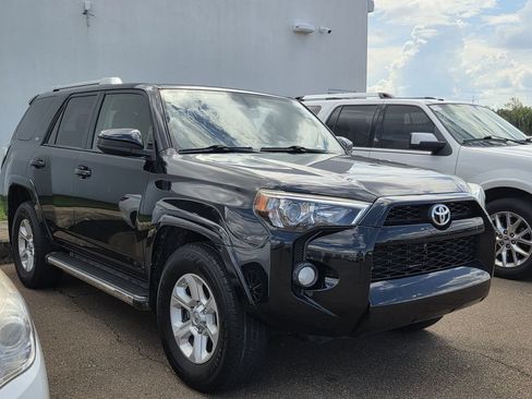 Used 2018 Toyota 4Runner SR5 RWD image 3
