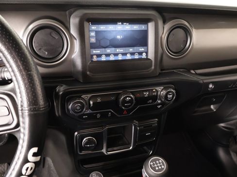 Used 2022 Jeep Wrangler Sport image 5