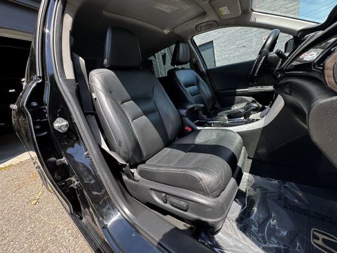 Used 2016 Honda Accord Touring image 19