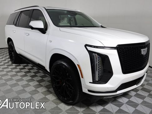 Used 2025 Cadillac Escalade Sport Platinum w/ LPO, ONYX Package image 3