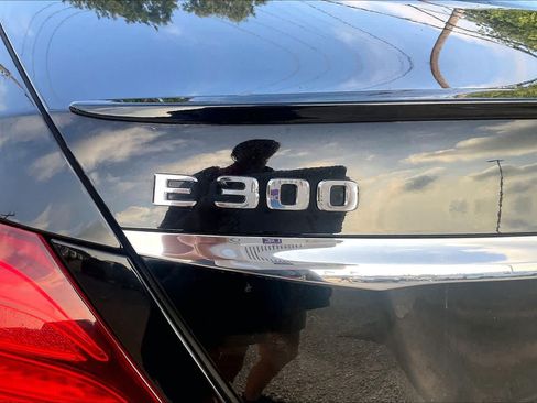 Used 2017 Mercedes-Benz E 300 image 31