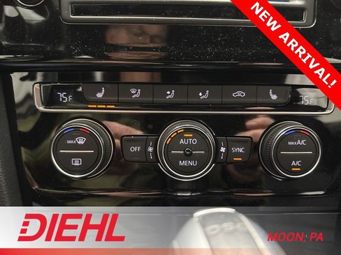 Used 2017 Volkswagen Golf R 4-Door image 28