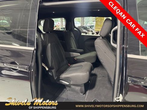 Used 2024 Chrysler Pacifica Touring image 32
