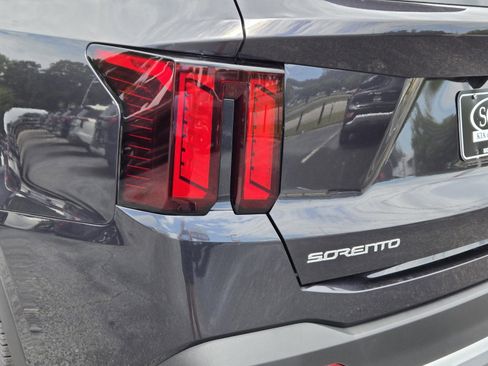 New 2025 Kia Sorento LX image 9