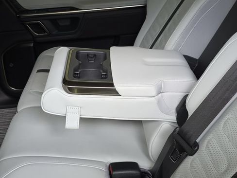 Used 2024 Rivian R1S Adventure AWD/4WD image 10