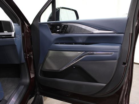 New 2026 Cadillac Escalade IQ Luxury 2 w/ LPO, Radiant Package image 29