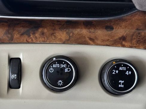 Used 2015 Cadillac Escalade Luxury image 30