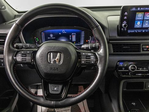 Used 2025 Honda Pilot Black Edition image 34