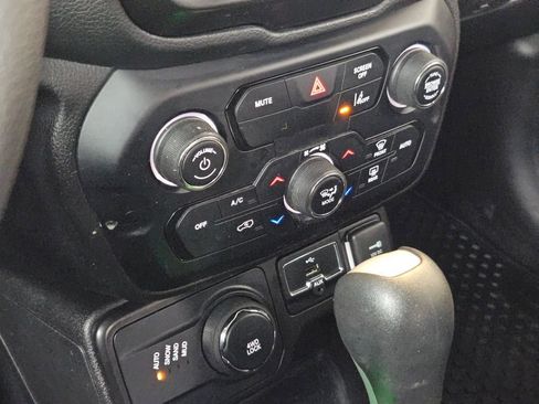 Used 2021 Jeep Renegade Sport AWD/4WD image 21