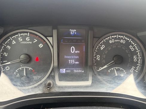 Used 2016 Toyota Tacoma TRD Off-Road AWD/4WD image 23