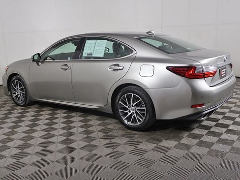 Used 2017 Lexus ES 350 w/ Luxury Package FWD image 16