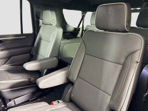 New 2025 Chevrolet Suburban Premier image 24