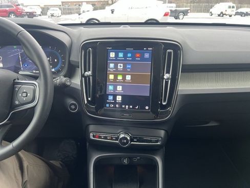 Used 2025 Volvo XC40 B5 Core image 24