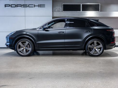 Used 2023 Porsche Cayenne Platinum Edition w/ Towing Package w/o Tow Ball AWD/4WD image 2