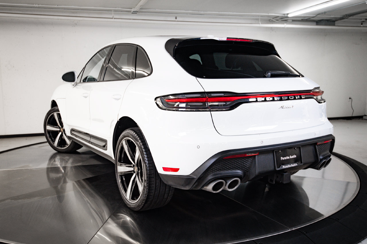 Certified 2026 Porsche Macan AWD/4WD image 3