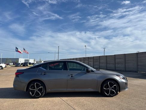 Certified 2024 Nissan Altima 2.5 SR FWD image 25