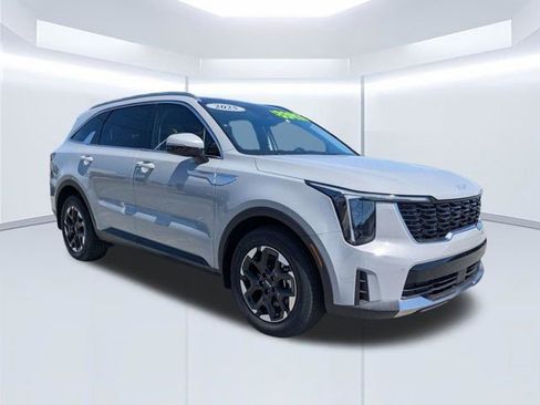 Used 2025 Kia Sorento S w/ Panoramic Sunroof Package FWD image 2