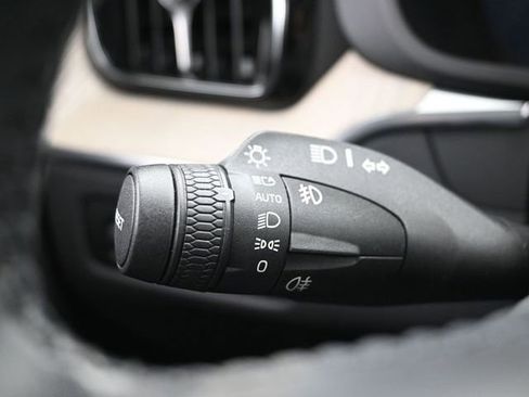 Used 2022 Volvo XC60 B5 Inscription w/ Advanced Package image 20