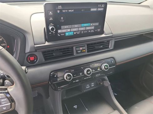 Used 2025 Honda Pilot TrailSport image 34