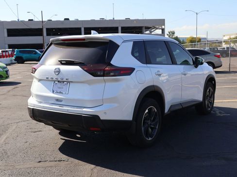 Used 2026 Nissan Rogue SV FWD image 4