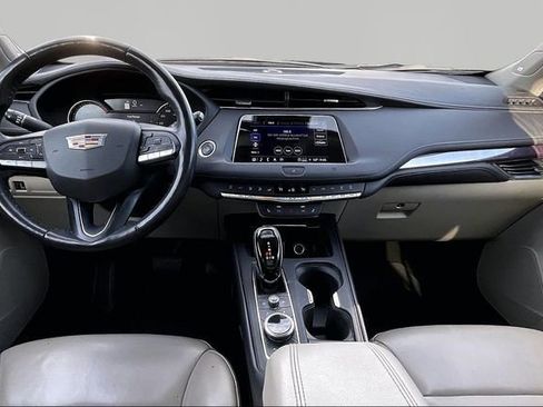 Used 2021 Cadillac XT4 Luxury w/ Cold Weather Package image 7