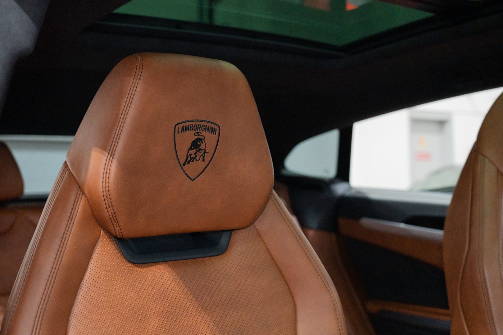 Used 2021 Lamborghini Urus AWD/4WD image 53