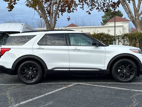 Certified 2020 Ford Explorer XLT w/ Equipment Group 202A image 3