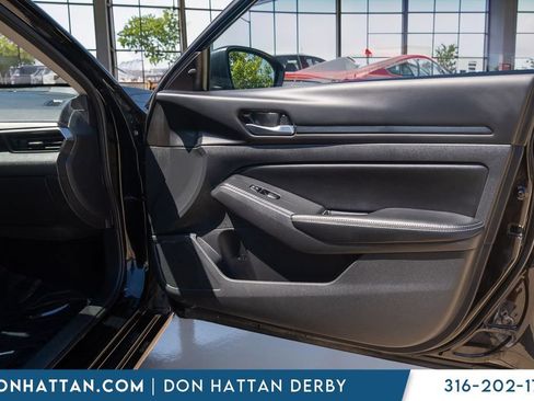 Used 2025 Nissan Altima 2.5 SV FWD image 28