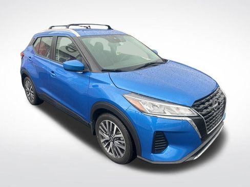 Used 2024 Nissan Kicks SV w/ Exterior Package image 2