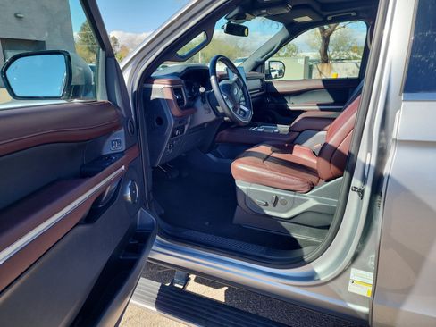 Used 2024 Ford Expedition Limited image 14