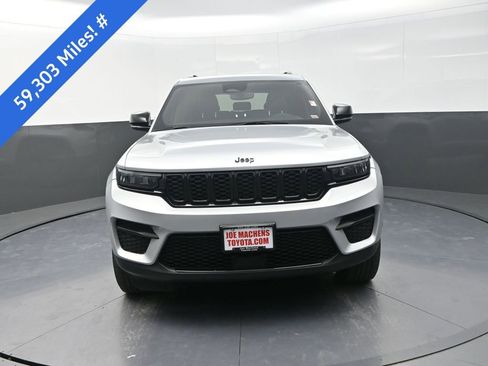 Used 2024 Jeep Grand Cherokee Altitude image 2