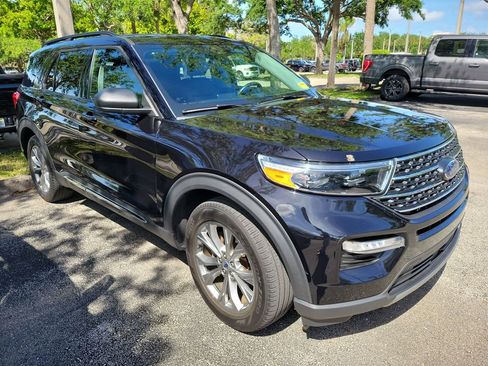 Used 2023 Ford Explorer XLT w/ Equipment Group 202A image 2