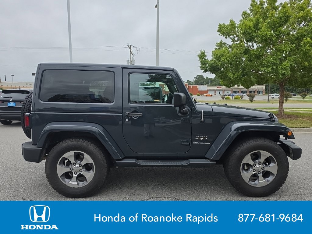 Used 2018 Jeep Wrangler Sahara w/ Dual Top Group AWD/4WD image 6