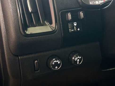 Used 2022 Chevrolet Colorado ZR2 image 11