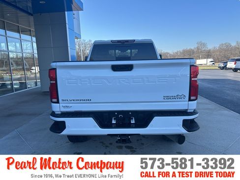 Used 2024 Chevrolet Silverado 2500 High Country w/ High Country Premium Package AWD/4WD image 5