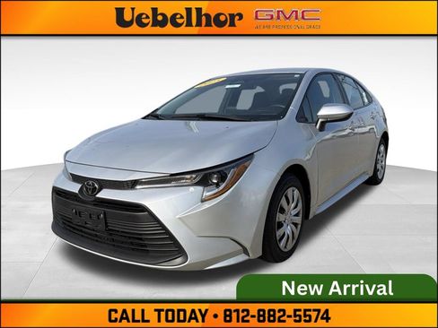 Used 2025 Toyota Corolla LE FWD image 13