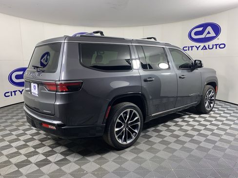 Used 2022 Jeep Wagoneer Series III w/ Premium Group I image 3