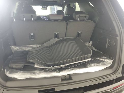 New 2026 Chevrolet Traverse RS w/ LPO, Floor Liner Package FWD image 30