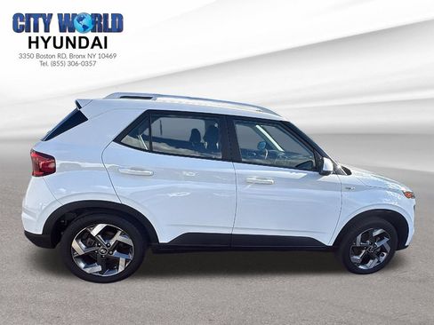Used 2023 Hyundai Venue SEL FWD image 6