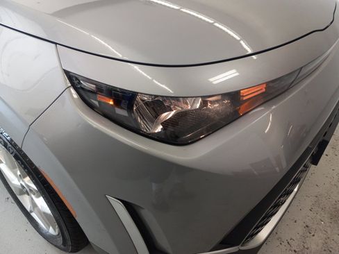 Used 2025 Kia Soul LX w/ LX Technology Package FWD image 5