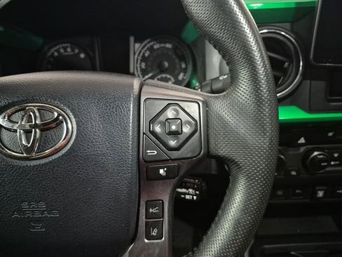 Used 2020 Toyota Tacoma TRD Off-Road w/ TRD Premium Off Road Package AWD/4WD image 20
