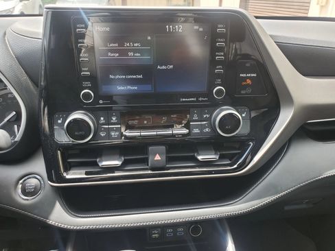 Used 2022 Toyota Highlander XLE FWD image 44