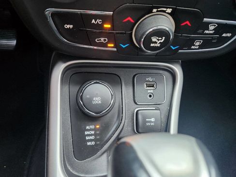 Used 2019 Jeep Compass Latitude w/ Popular Equipment Group AWD/4WD image 33