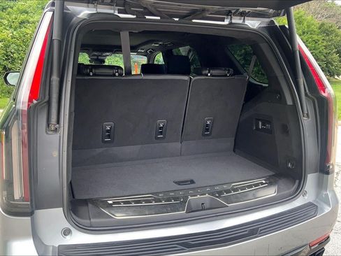 Used 2023 Cadillac Escalade V AWD/4WD image 4