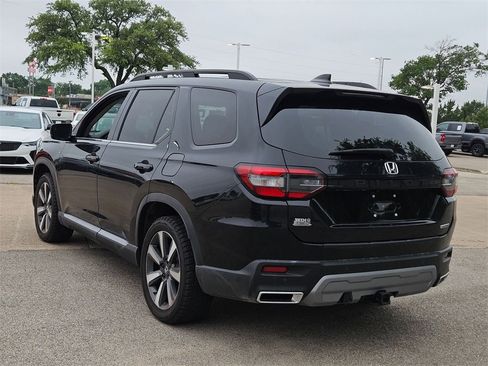 Used 2023 Honda Pilot Touring image 6
