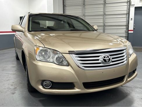 Used 2010 Toyota Avalon image 3
