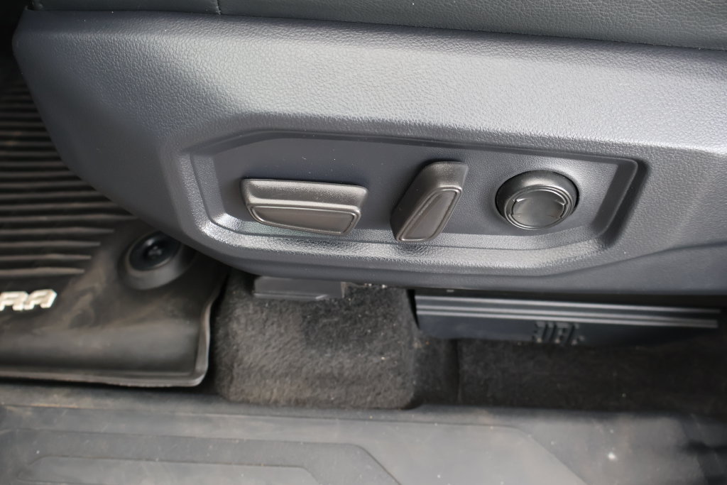 Used 2023 Toyota Tundra Limited AWD/4WD image 25