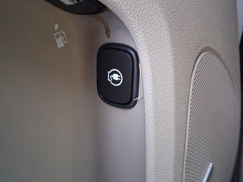 Used 2013 Chevrolet Volt Premium w/ Premium Trim Package FWD image 21